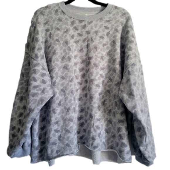 AERIE Oversized Grey Animal Print Sweatshirt sz M - Great Condition - Picture 1 of 6